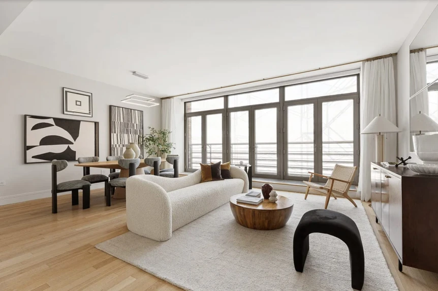 Eclectic living room with different wood tones by DECORILLA designer Leanna S 1024x681 1