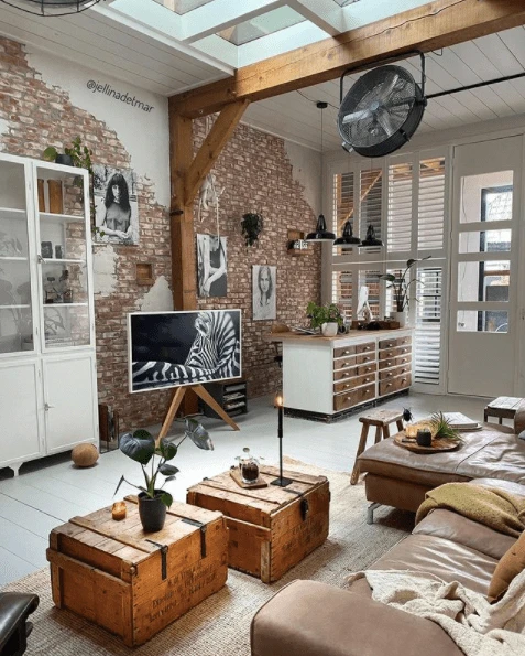 Wood coffee table industrial loft exposed brick wall @jellinadetmar min